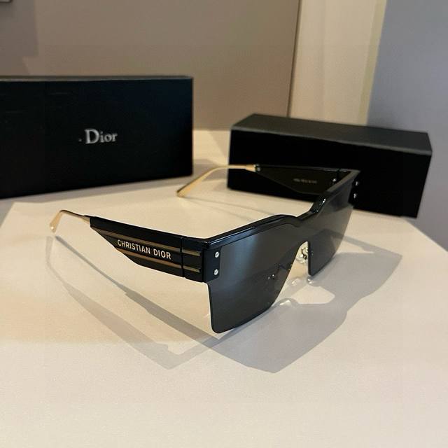 Dior's popular Diorclub series sunglasses poster model brings the coolness of su