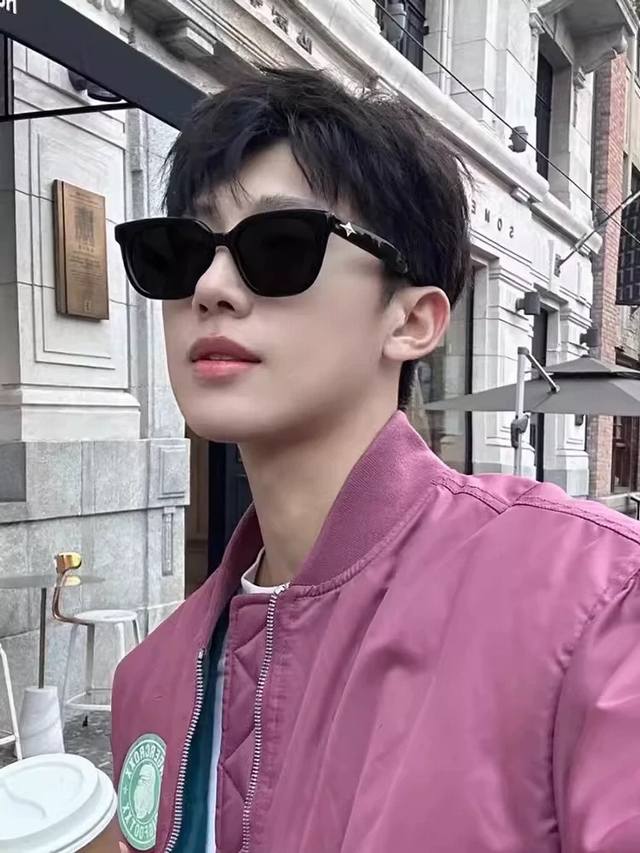 Gucci 2025 Spring New Trend Hot Fashion Square Frame Polarized Sunglasses High Q
