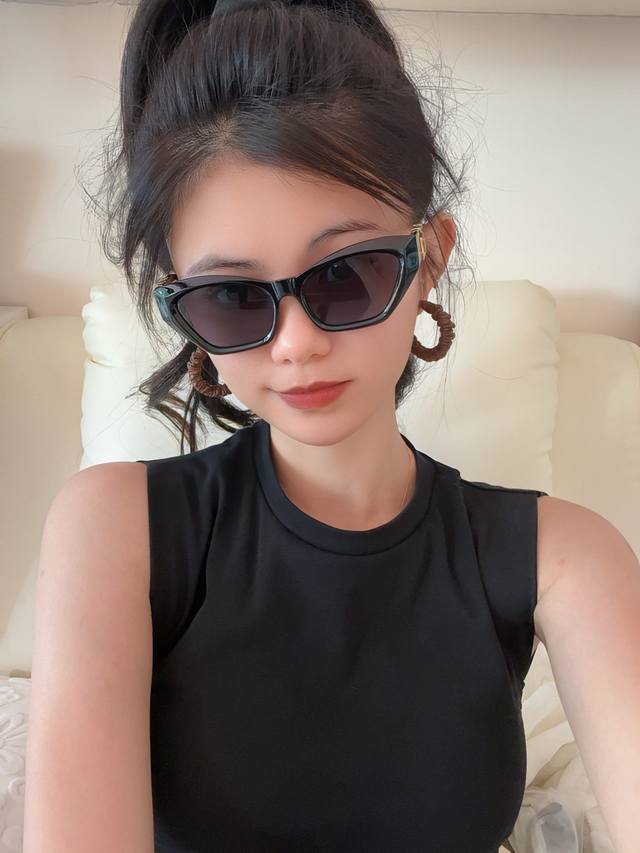 Lv 2025 Spring New Trend Explosive Fashion Square Frame Sunglasses High Quality