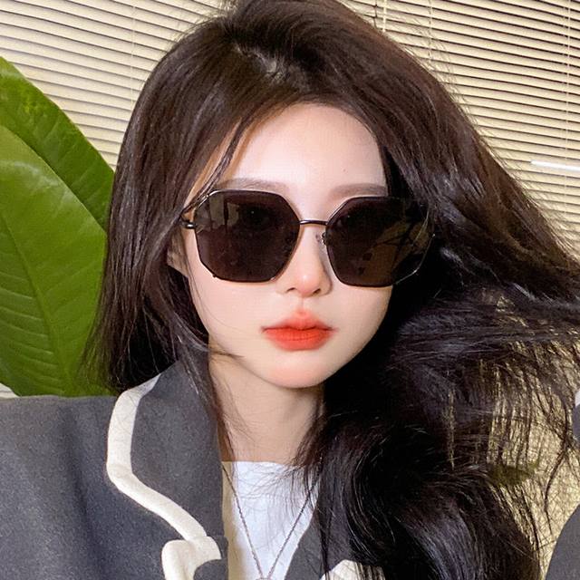 New Chanel sunglasses interpret the latest spring and summer glasses with unique