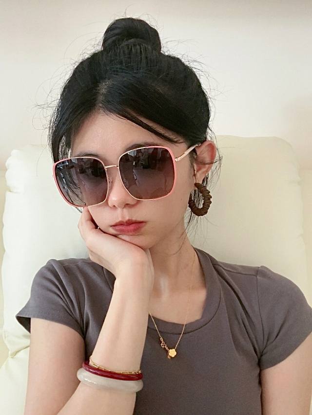 Chanel 2025 new Chanel fashionable and versatile large square frame, unique half