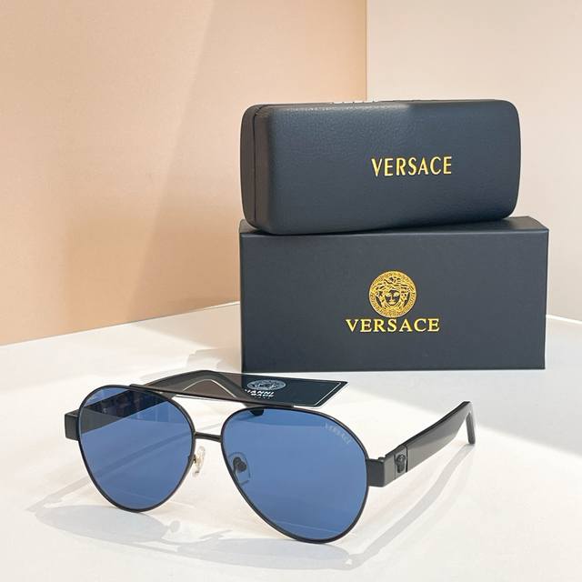 Versac*Model