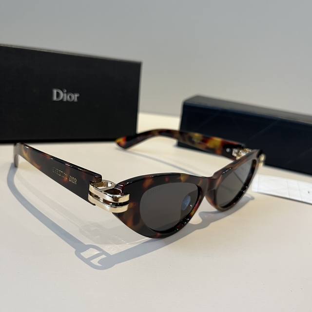Dior Cat Eye Sunglasses Dior Sunglasses Cdior B2U The chic style reinterprets th