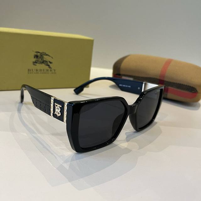 Burberry's new sunglasses are a must-have for traveling. Many celebrities have t