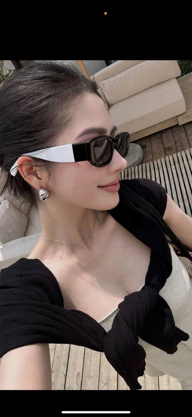 Gucci 2025 Spring New Trend Hot Fashion Small Frame Polarized Sunglasses High Qu