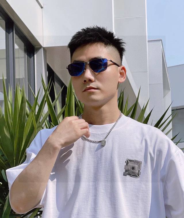 New Brand: Armani: High-quality men's polarized sunglasses Material: High-defini