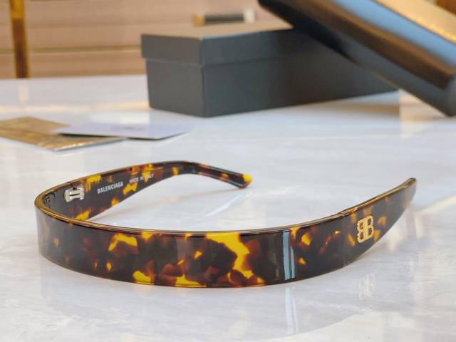 Balenciag* Paris* new headband, Model: Bb804338, Size: 140 135