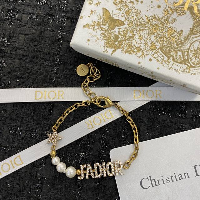 Dior The latest models are available at the counter New bracelets are coming Ret