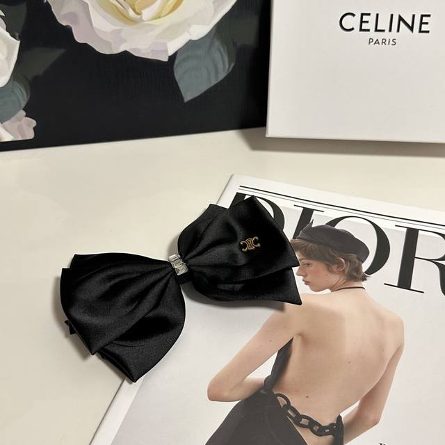 Special counter packaging Celine's latest bow-knot vintage five-gold hairpin # T