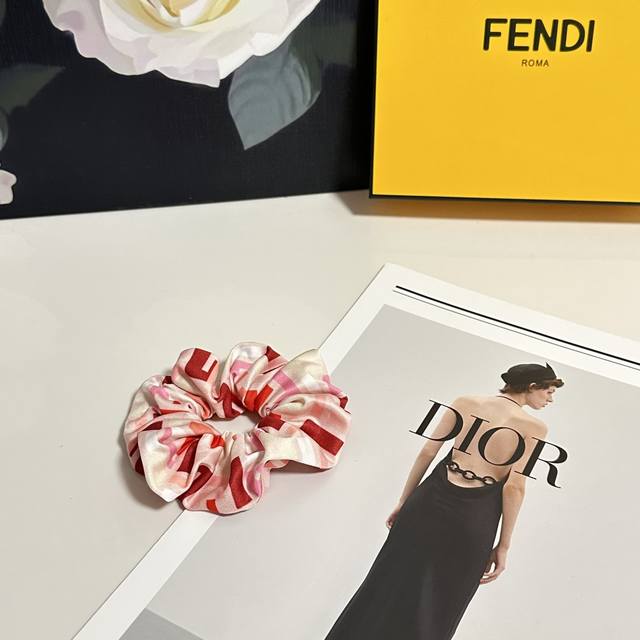 Special counter packaging Fendi Fendi's latest Ff hairband Little fairies hurry