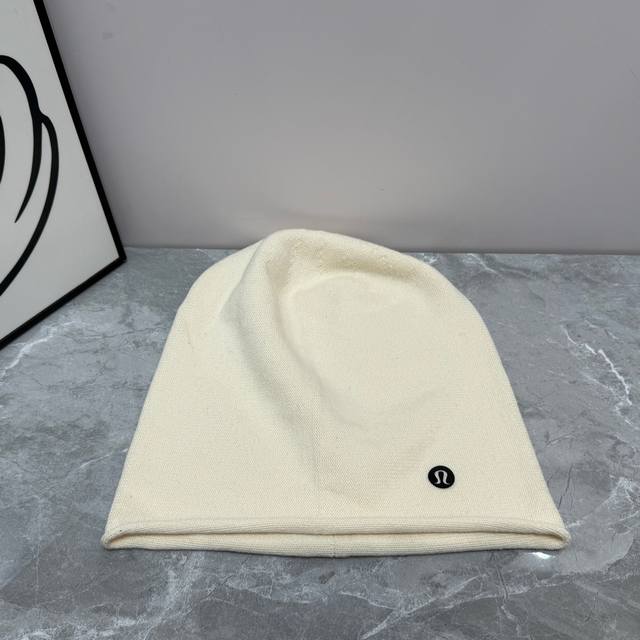 Running volume Lululemon ~ New style pile hat High quality in stock! Very layere
