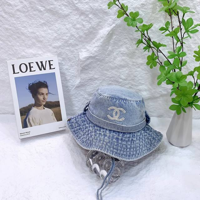 Running volume Chanel's new denim bucket hat Summer is here, and in hot weather,