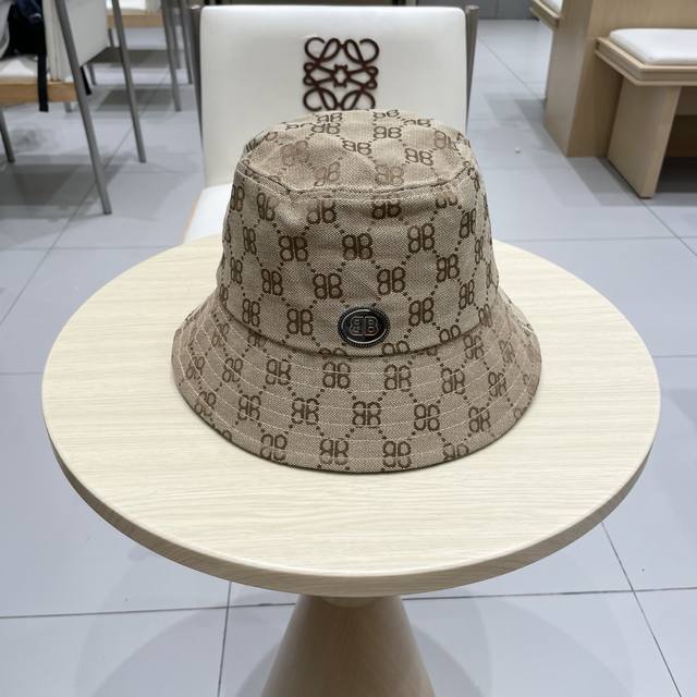 Balenciaga new bucket hat The craft fabric is full of design sense