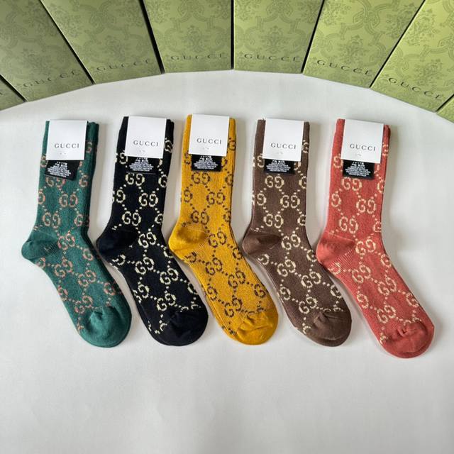 Special counter packaging Gucci's new double-needle medium-length stacked socks!