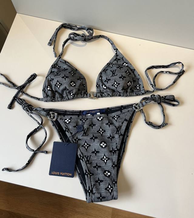 Lv bikini swimsuit suitable for a variety of scenes