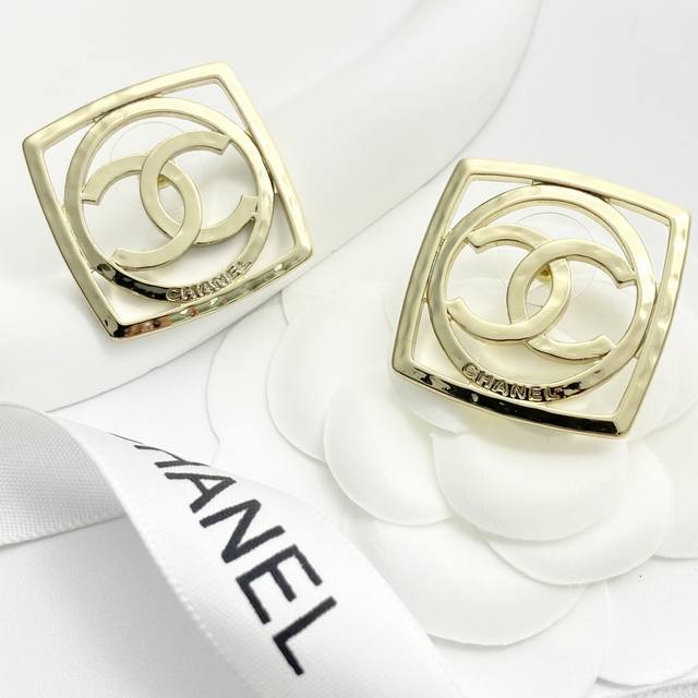 Chanel earrings are hot-selling and are available in the same time as the offici