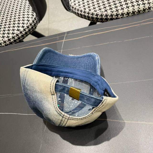 New Balenciaga denim baseball cap Available now, simple and stylish, super good-