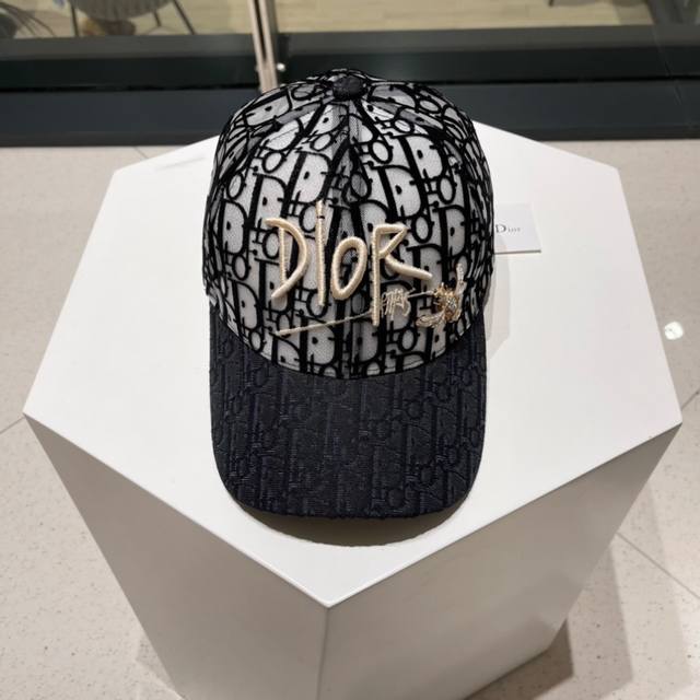 Dior new original baseball cap, exquisite and pure style, very cool and fashiona