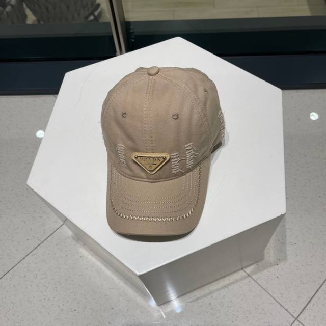 Prada's new ripped street style cotton baseball cap, personalized fashion style