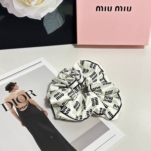 Special order with full set packaging Miumiu Miu Miu popular silk hair band, cou