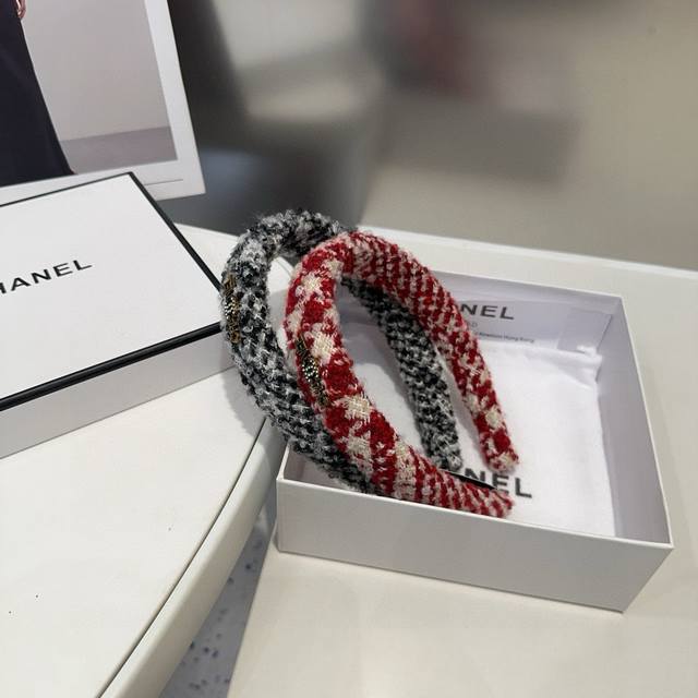with packaging box Chanel's latest small headband, simple and practical, fashion