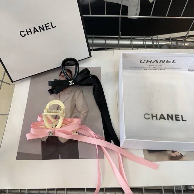 with packaging box Chanel's latest small Chanel clip, fashionable and trendy, fu