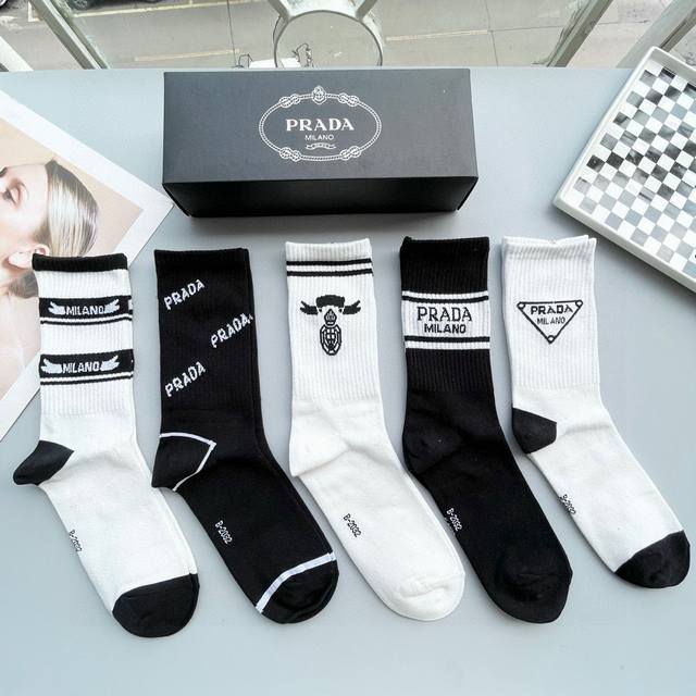 comes with packaging, one box contains five pairs of Prada's popular high-top so
