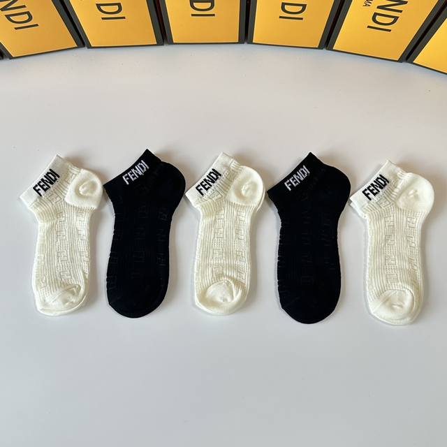 Special counter packaging Fendi new short and medium-length stacked socks! Five