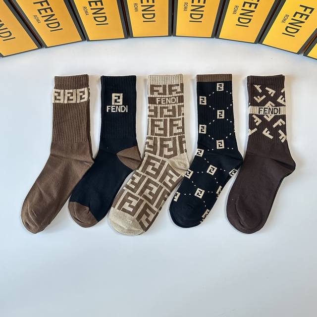 Special counter packaging Fendi new mid-length stacked socks! Five pairs in a bo