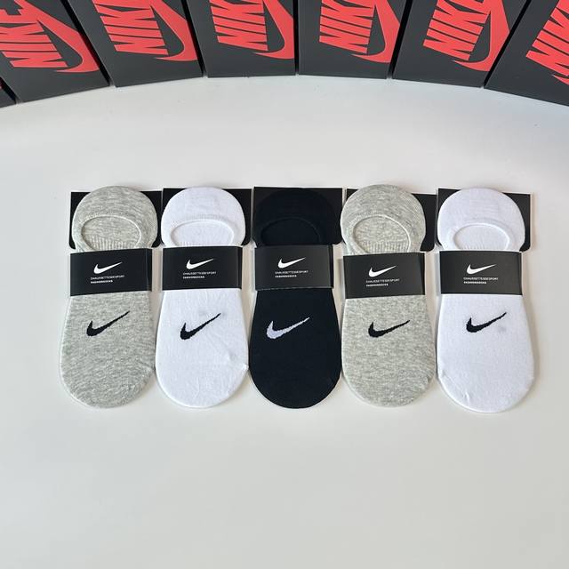 Special counter packaging Nike's new boat socks, pile socks! Five pairs in a box
