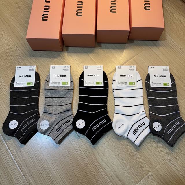 Special Miumiu Miu Miu new socks, one box of five pairs, jacquard classic Miumiu
