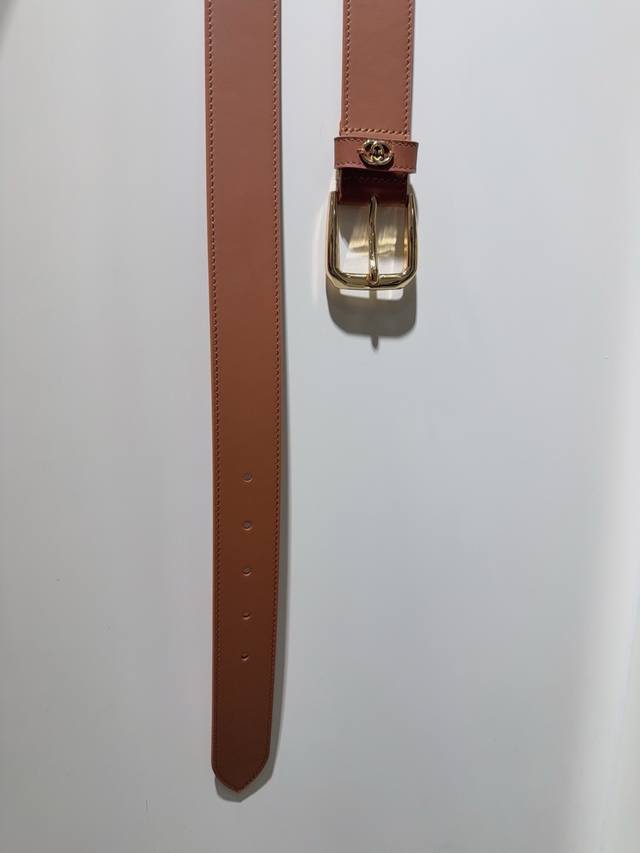 Gg belt with interlocking G detail The Pre-Fall collection features a selection