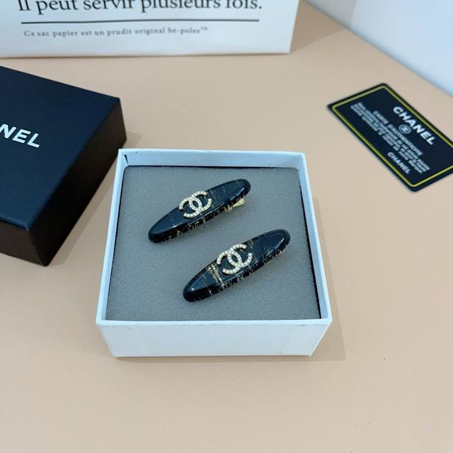with packaging, a pair of Chanel high-end Korean style new side Bb clip hairpin,