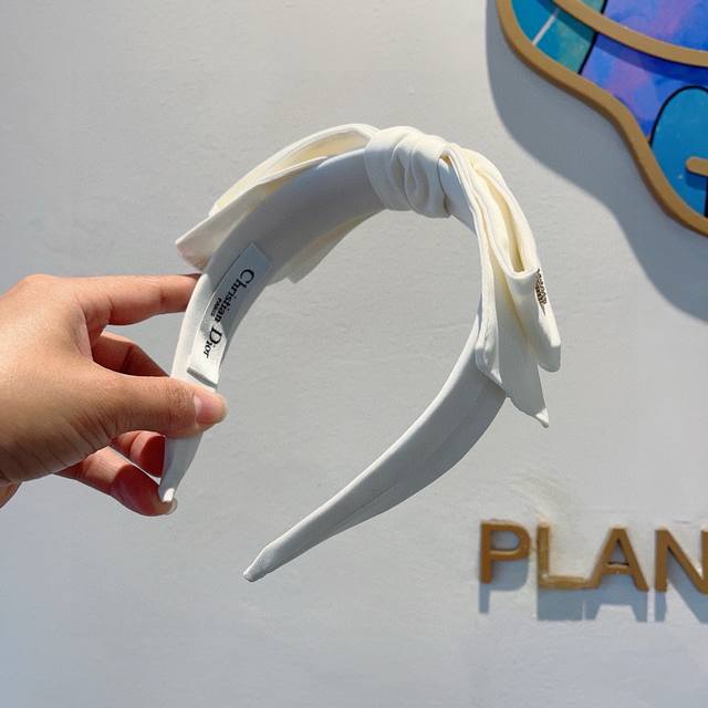 with packaging Dior's new wide-brimmed bow headband, popular online anti-slip he