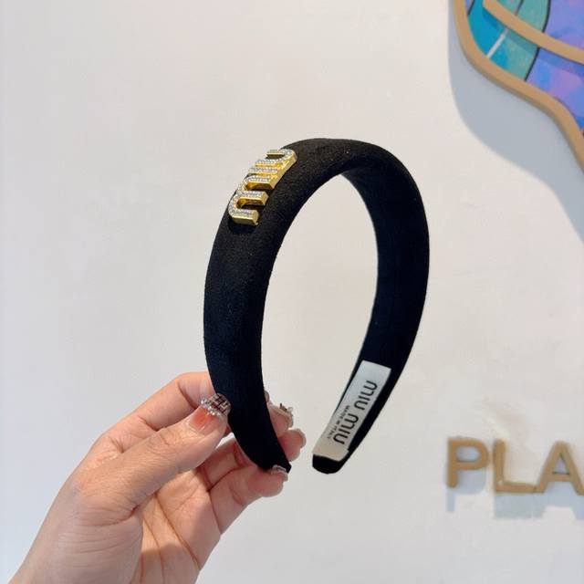 with packaging Miumiu Miu Miu's latest custom headband, all the details of the f