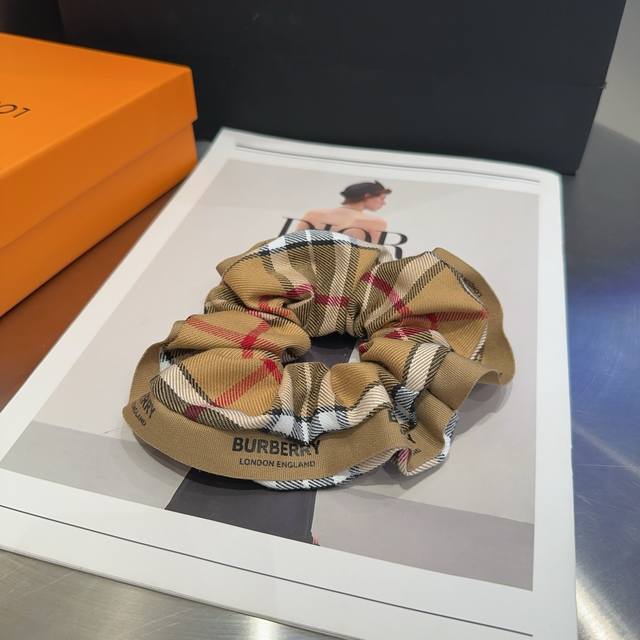 with packaging box Burberry classic plaid hairband, fashionable, practical and v