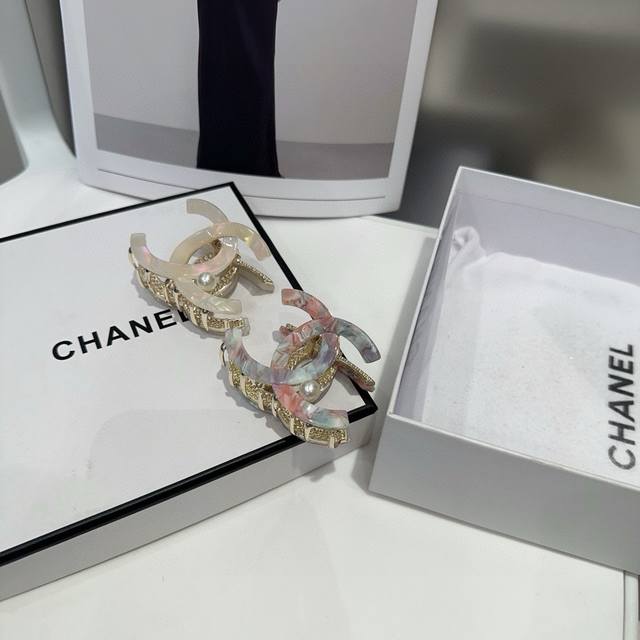 with packaging box Chanel's latest small fragrance clip, simple and practical, f
