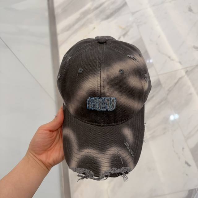 Miu Miu new baseball cap, A whole high-end living! This summer's hot fabric, lig