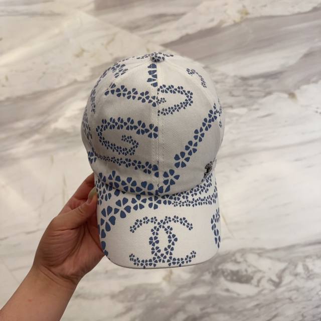 Chanel new high-end diamond hardtop baseball cap, Chanel logo classic and simple