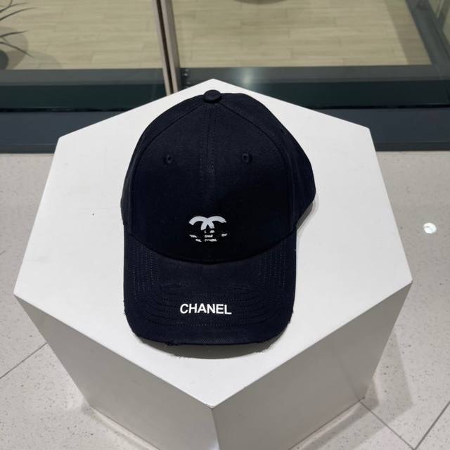 Chanel's new letter logo baseball cap, different styles for men and women, the f