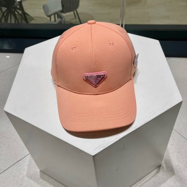 Prada spring and summer new big brand baseball cap, new models shipped, big bran
