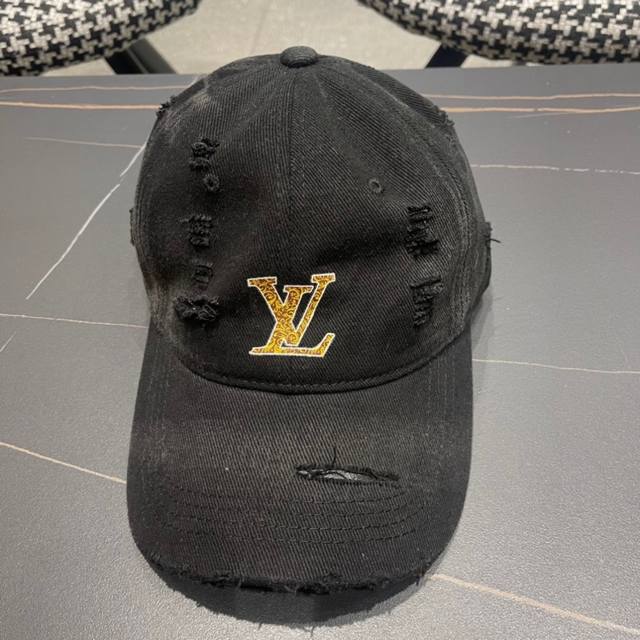 Louis Vuitton ripped baseball cap Lv new model is really beautiful. The feel and