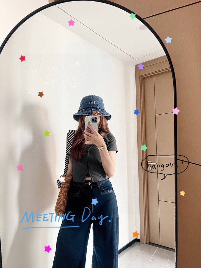 comes with a dust bag. Dior's new 2025 bear embroidered denim bucket hat, versat