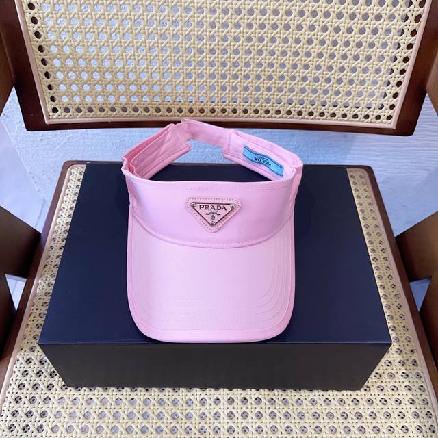 Running volume P's inverted triangle hollow top hat The atmosphere of the trendy