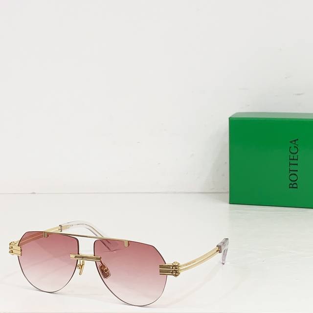 Bottega Venet* Model: Bv1342S Size: 50 ports 13-145