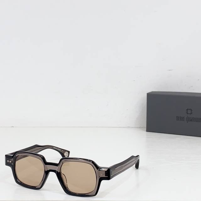 Sun Box 15 Blake Kuwaharamodel:Bendersize:46