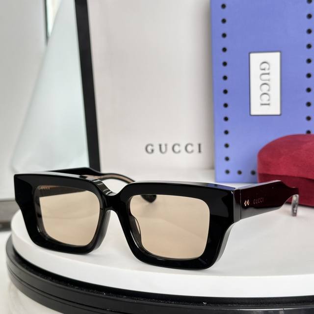 Gucc*Model