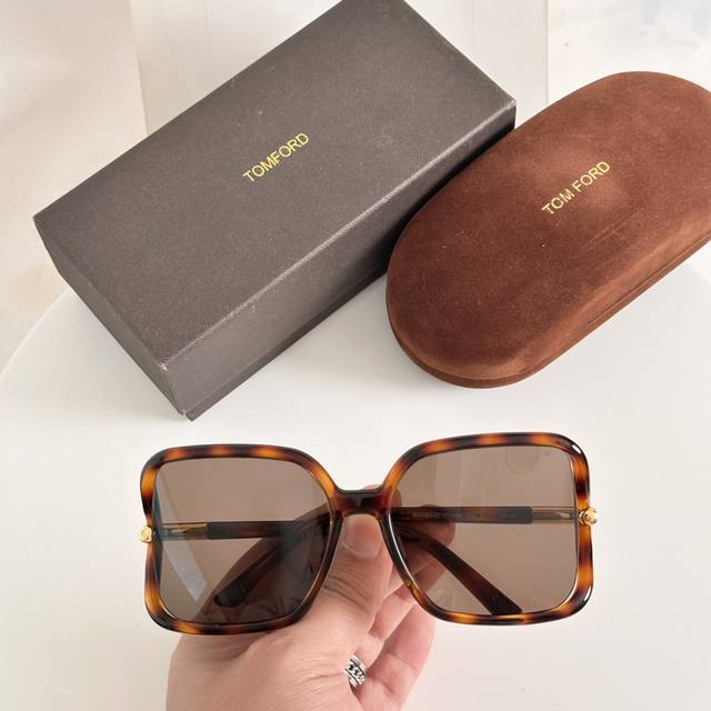 Tomford Mod:Ft1089 Solange Size:60-17-120 Tf 's unique frame design Shiny metal