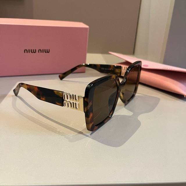 Miumiu's new sunglasses are like sunglasses that can be welded on your face . Ha