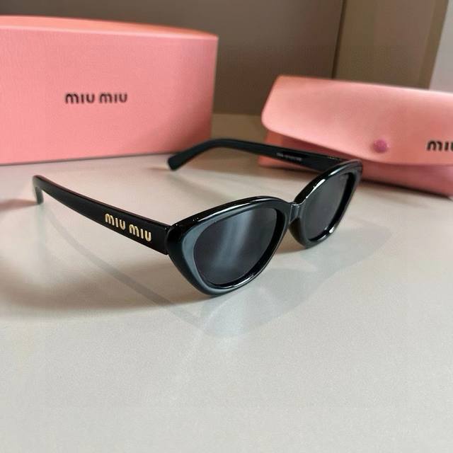 Miumiu Miu Miu new sunglasses cat glasses travel must have many stars with the s